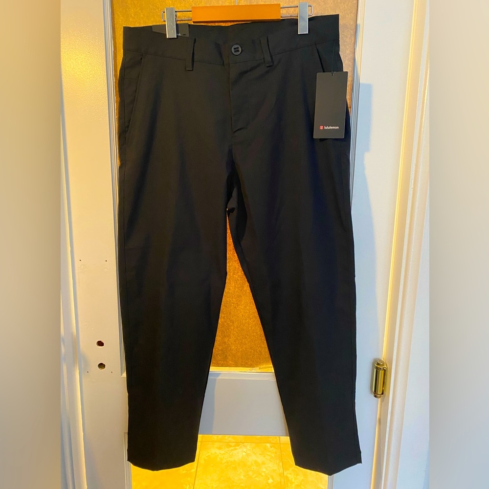 Men’s Relaxeded Tapered Trouser, 33” waist, best fit for 32 - 34” inseam